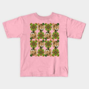 Canna flower patterns that resemble cat eyes. Kids T-Shirt